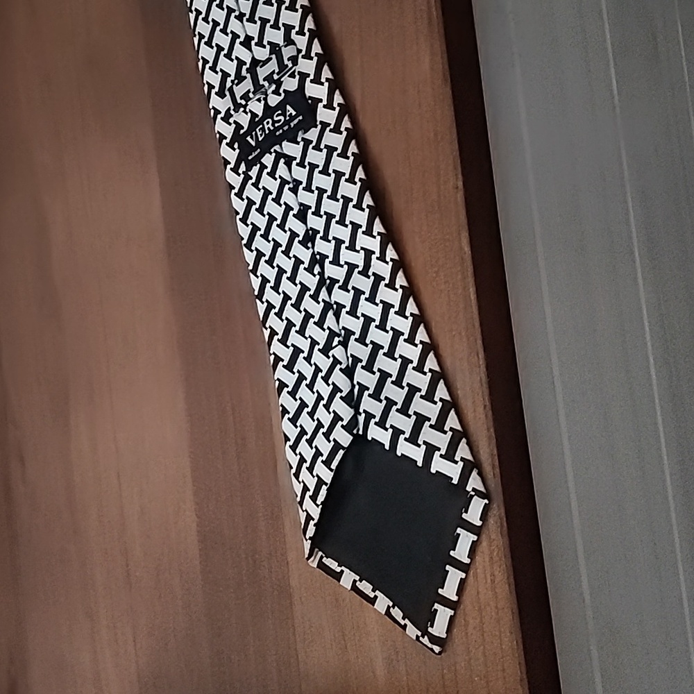Versa Tie - Picture 3 of 4